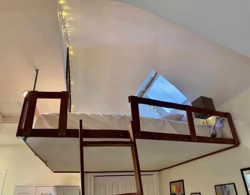 Adorable Cozy House With Parking And Loft! Casa vacanze *
