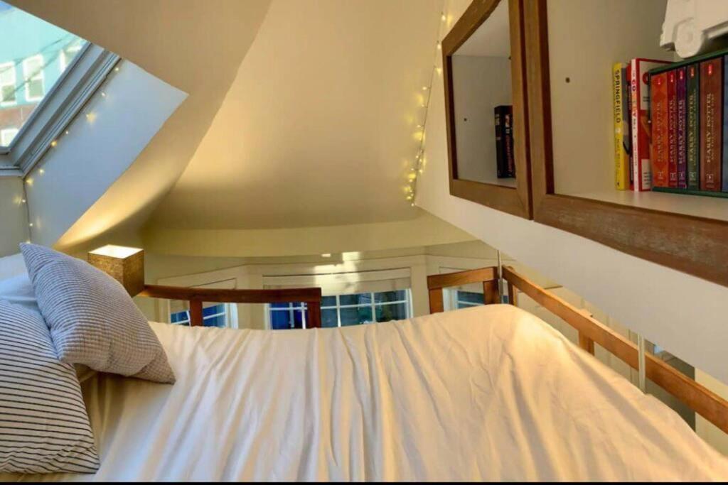 Adorable Cozy House With Parking And Loft! Casa vacanze